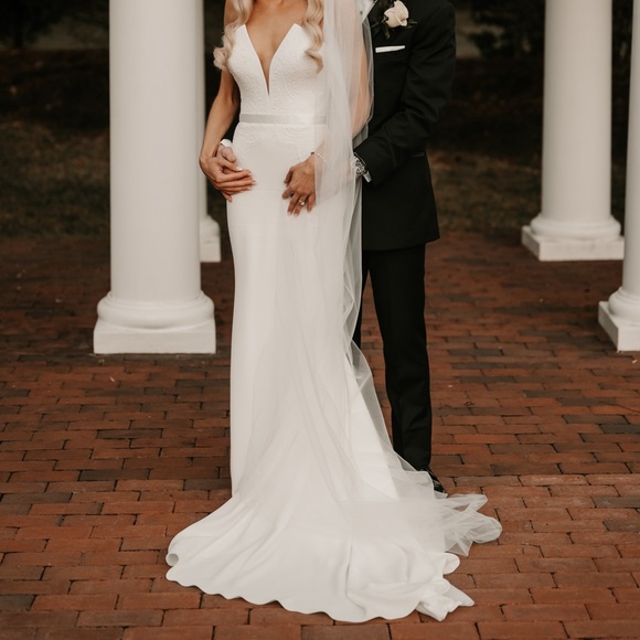 Suzanne Neville Wedding Dress - Picture 3 of 5